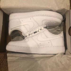 BRAND NEW WHITE NIKE AIR FORCE 1